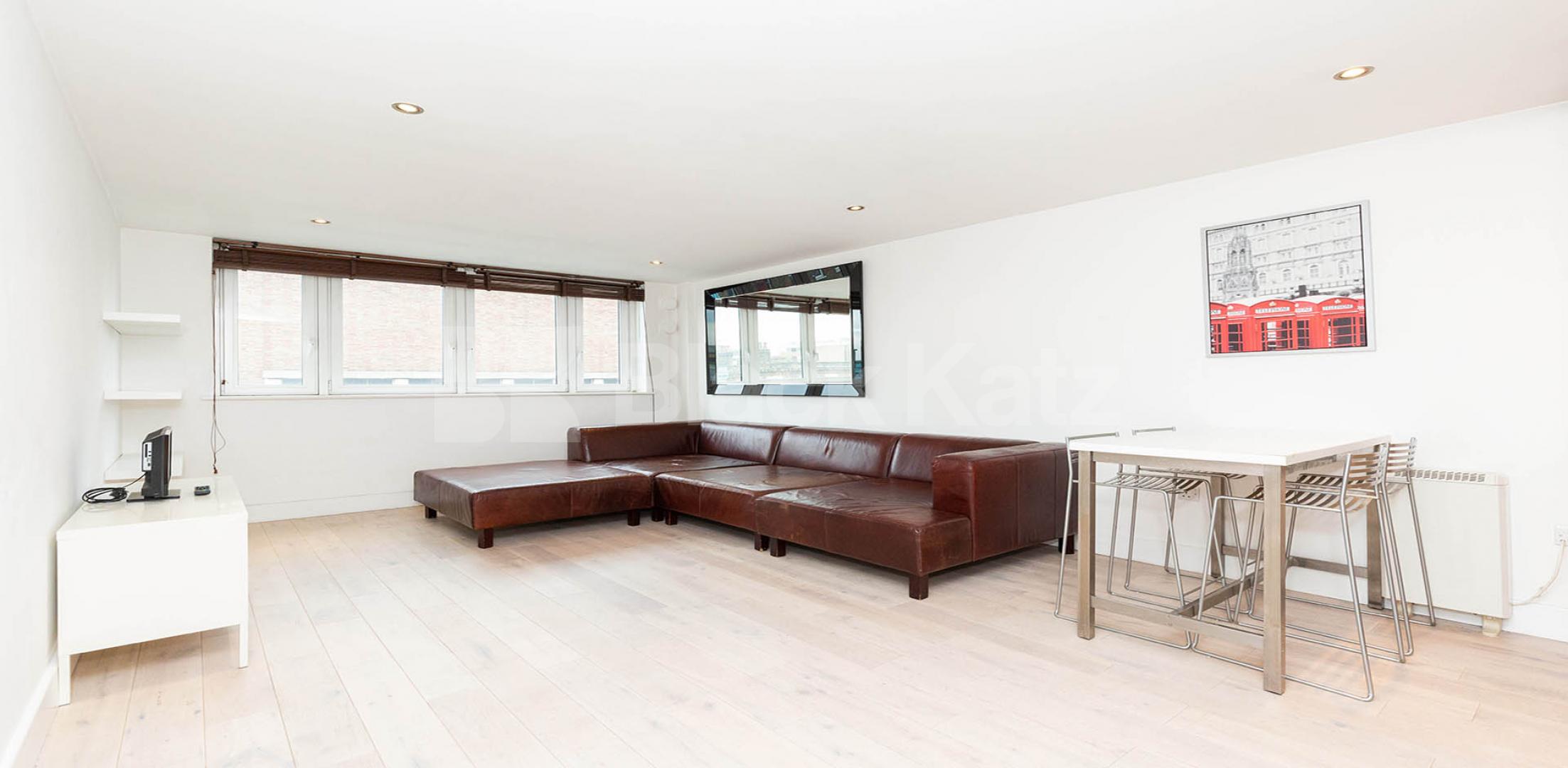 Super spacious two bed in camdenm mins to regents park and camden market Inverness Street, Camden